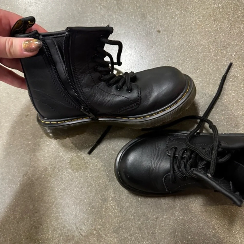 Dr. Martens Kids 1460J Delaney Black Leather Boots Size 12Y Side Zip Docs - Picture 1 of 7